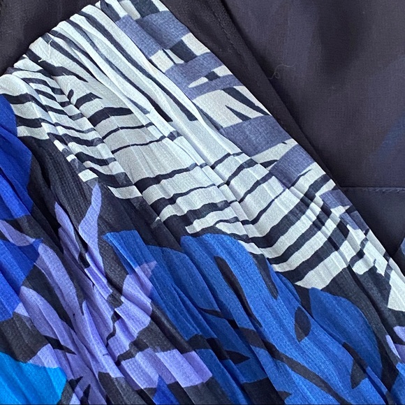 Armani Exchange Floral V-Neck Pleated Mini Dress - Picture 5 of 14